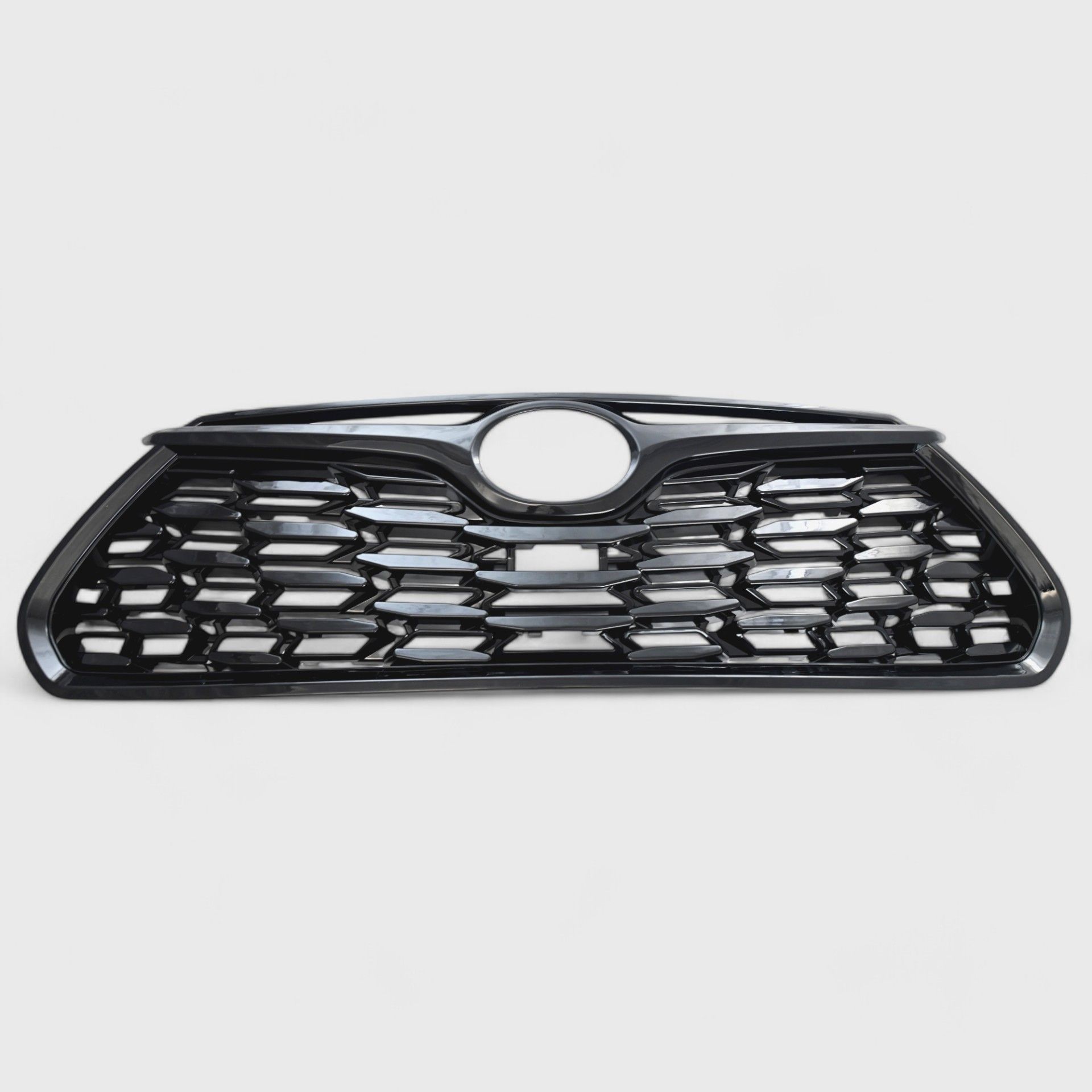 20-26 Toyota Highlander Does not fit XSE Fits grille W/ or W/O Camera 1 Piece Gloss Black Snap-on W/Tape Grille Overlay