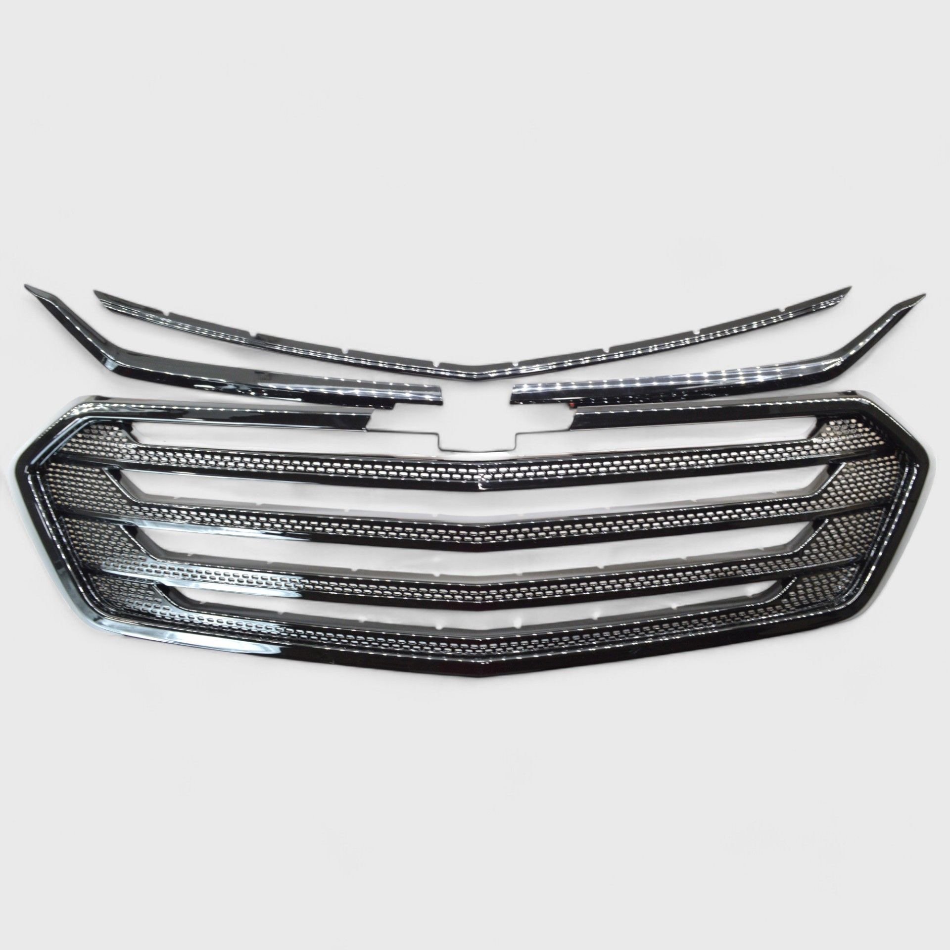 18-21 Chevrolet Traverse Fits grille W/ or W/O Camera 4 Piece Gloss Black Snap-on W/Tape Grille Overlay