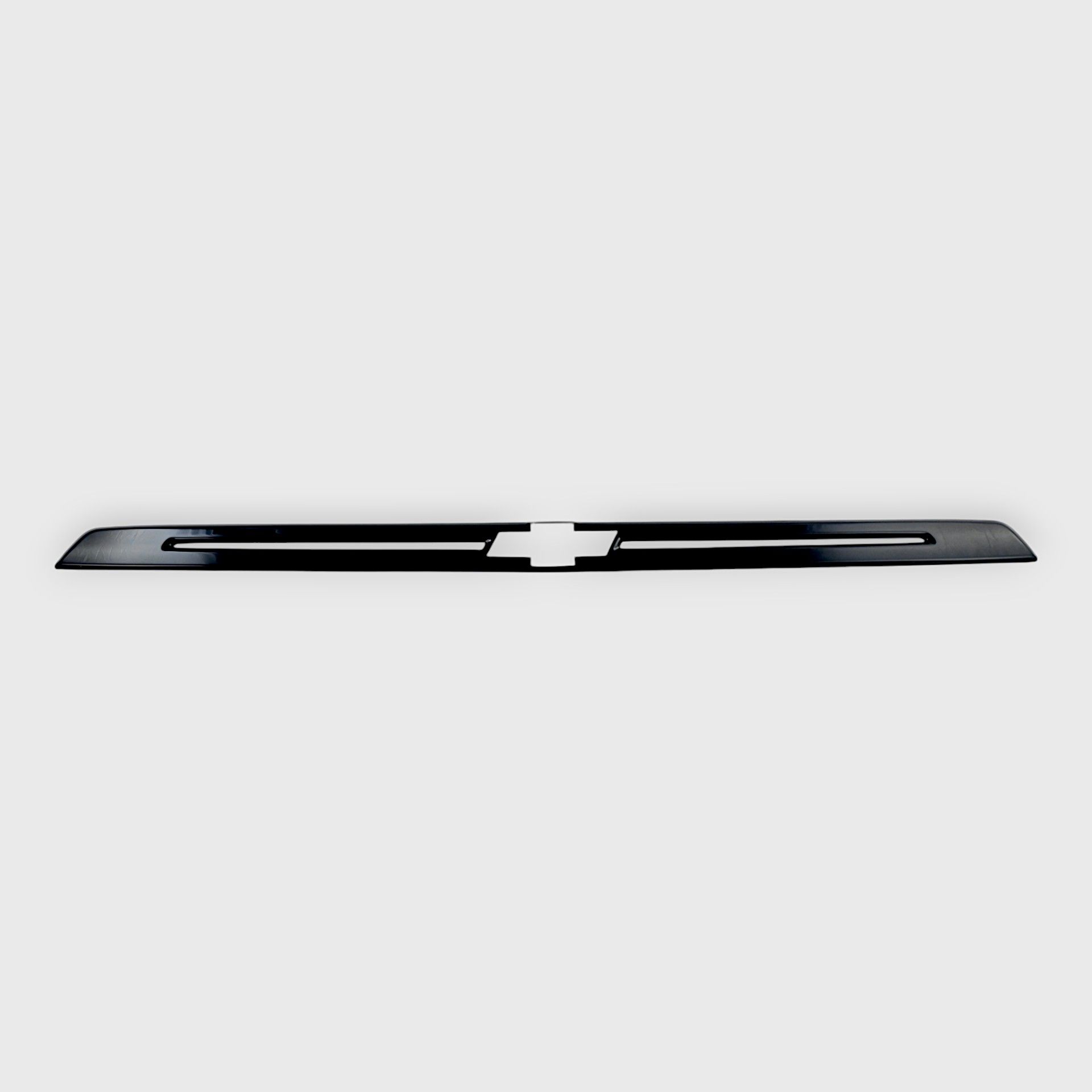 21-24 Chevrolet Suburban/Tahoe 1 Piece Gloss Black Tailgate Molding